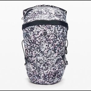 Lululemon run all day backpack-floral spritz